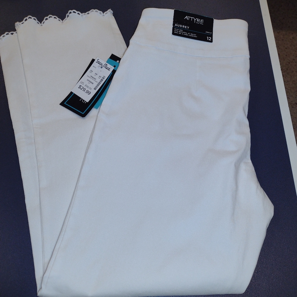 Attyre New York "Audrey" White Pull On Ankle Pants size 12 lace trim hem